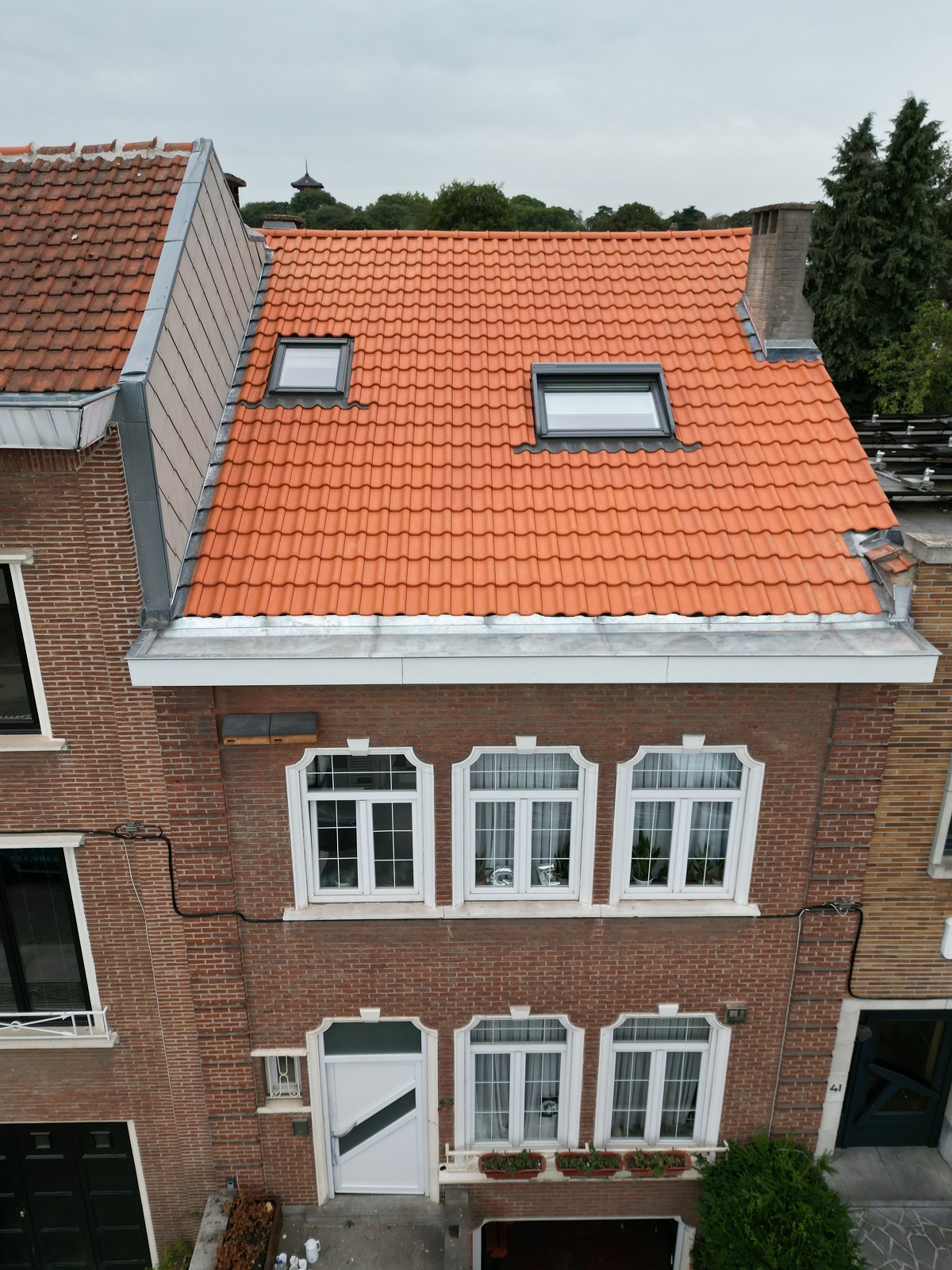 Maison mitoyenne de ville avec toiture rénovée en tuiles